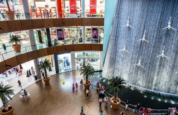 Fontaine de 24 mètres située à l'intérieure du Dubaï mall