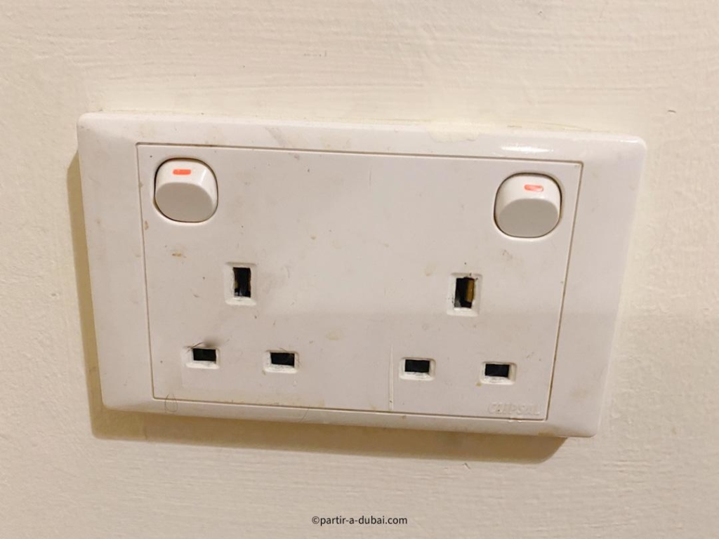 Prise électrique double à Dubai