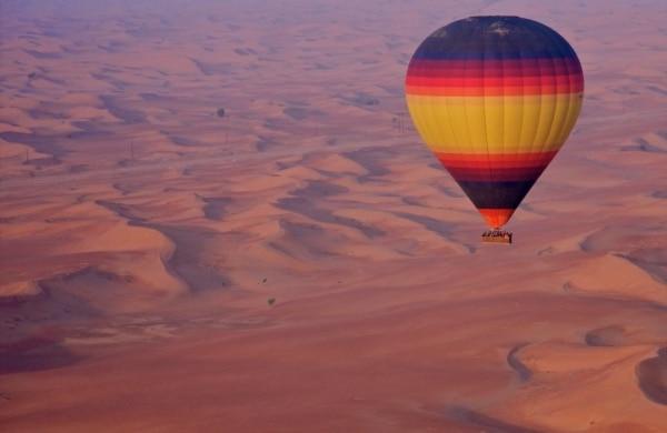 Hot-air balloon over the Dubai Desert